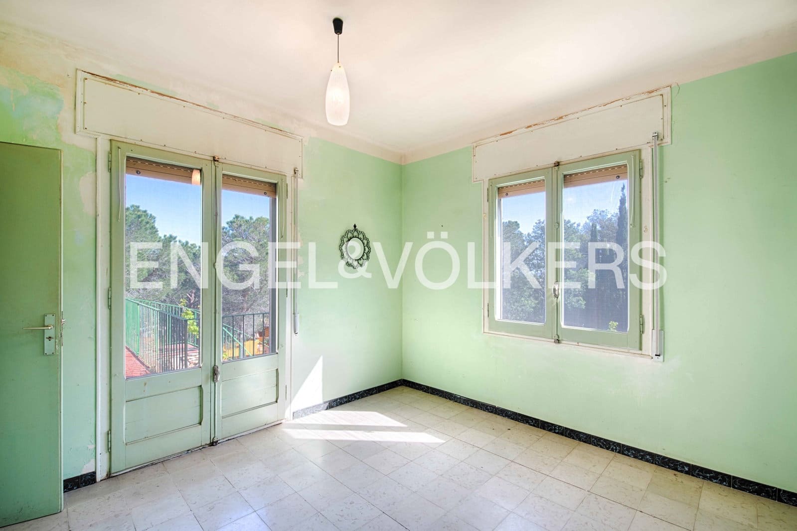 10 soveværelse Finca/Landehus til salg i Rabos med garage - € 830.000 (Ref: 9905274)