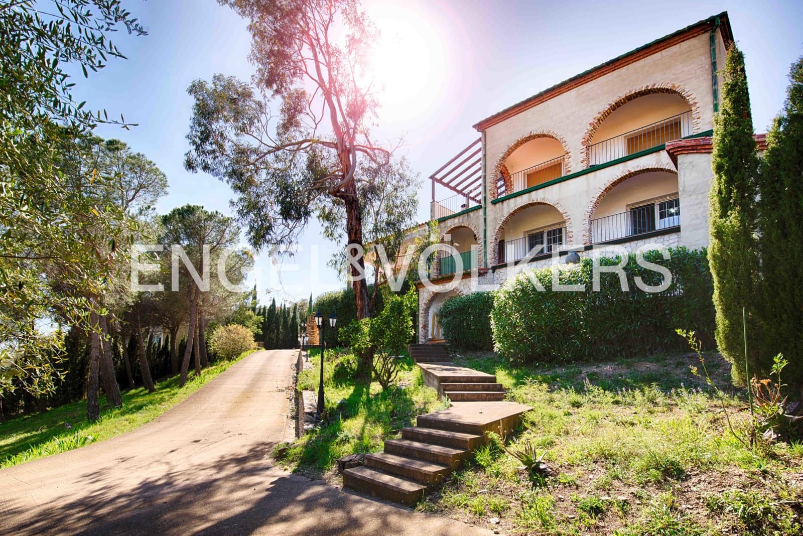 10 soveværelse Finca/Landehus til salg i Rabos med garage - € 830.000 (Ref: 9905274)