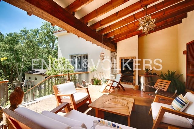 Chalet de 5 habitaciones en Maçanet de Cabrenys en venta con piscina garaje - 760.000 € (Ref: 9911551)