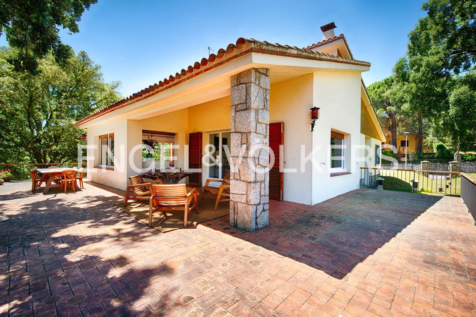 5 quarto Moradia para venda em Macanet de Cabrenys com piscina garagem - 760 000 € (Ref: 9911551)