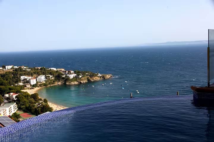 4 bedroom Villa for sale in Roses with pool - € 589,000 (Ref: 9911758)