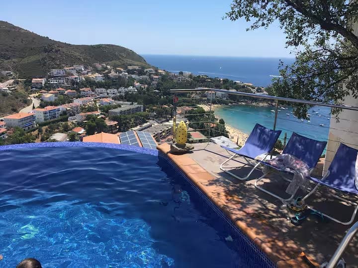 4 bedroom Villa for sale in Roses with pool - € 589,000 (Ref: 9911758)