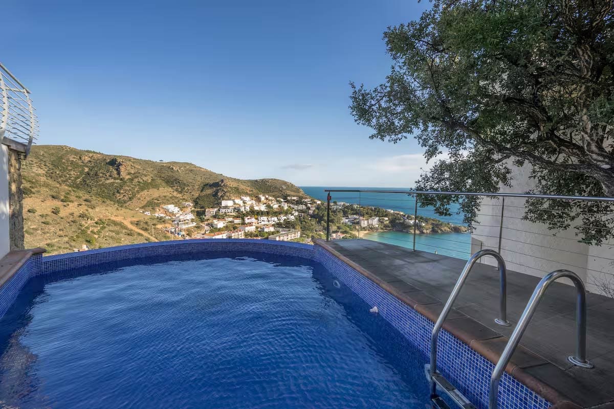 4 bedroom Villa for sale in Roses with pool - € 589,000 (Ref: 9911758)