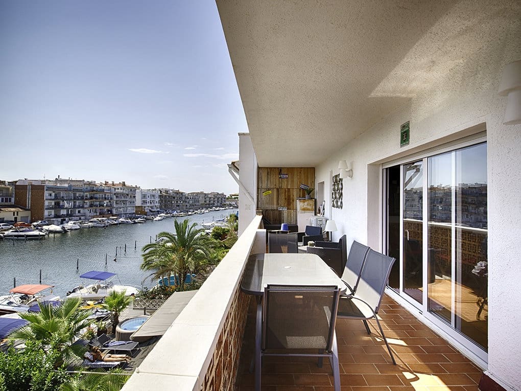 3 makuuhuone Huoneisto myytävänä paikassa Empuriabrava mukana 
autotalli - 330 000 € (Ref: 9921185)