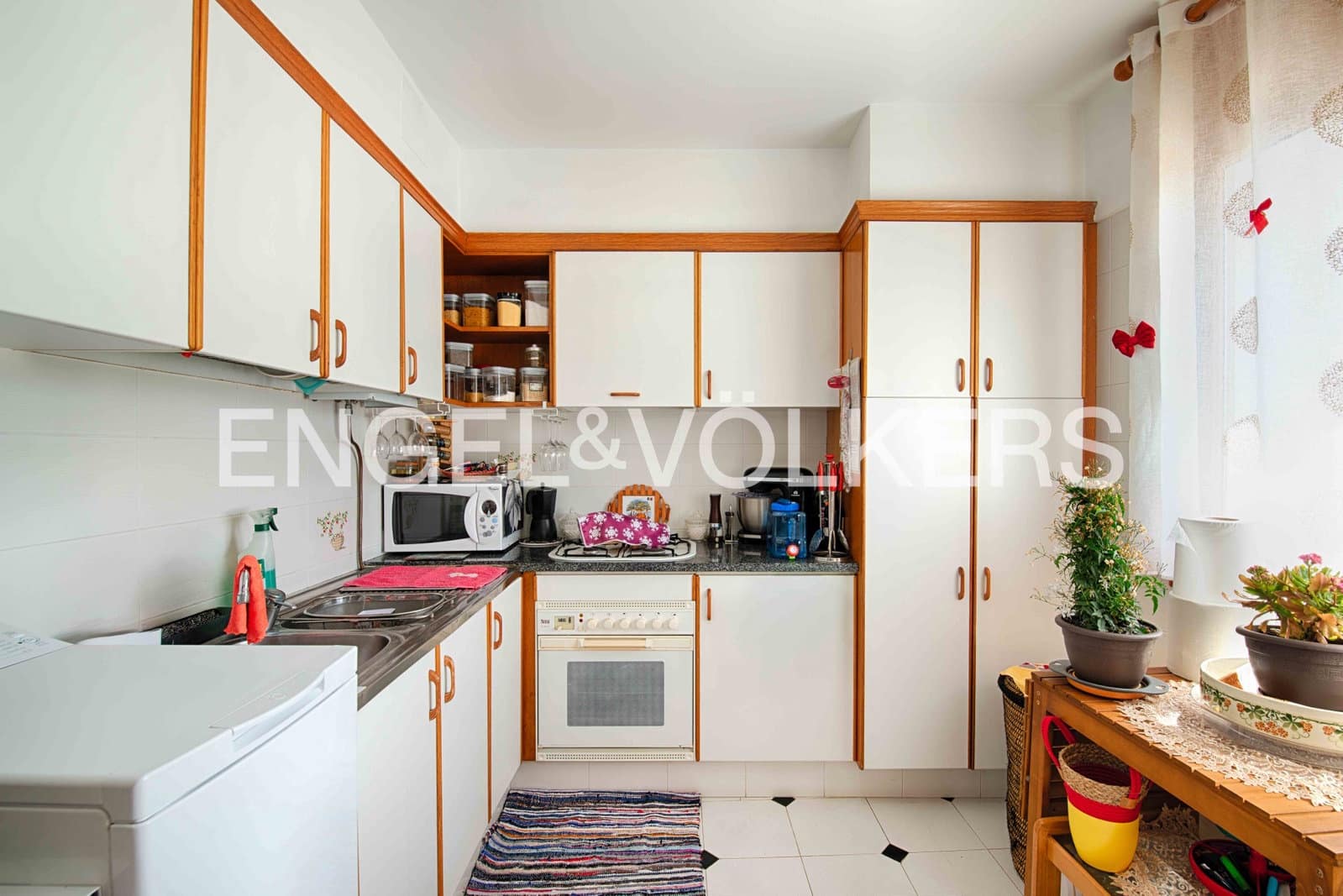 6 bedroom Townhouse for sale in Darnius with garage - € 580,000 (Ref: 9925159)