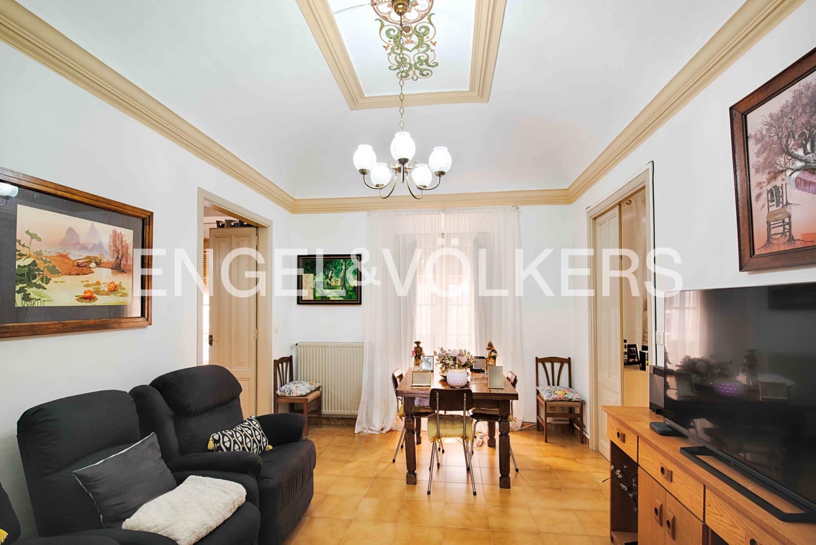 6 bedroom Townhouse for sale in Darnius with garage - € 580,000 (Ref: 9925159)