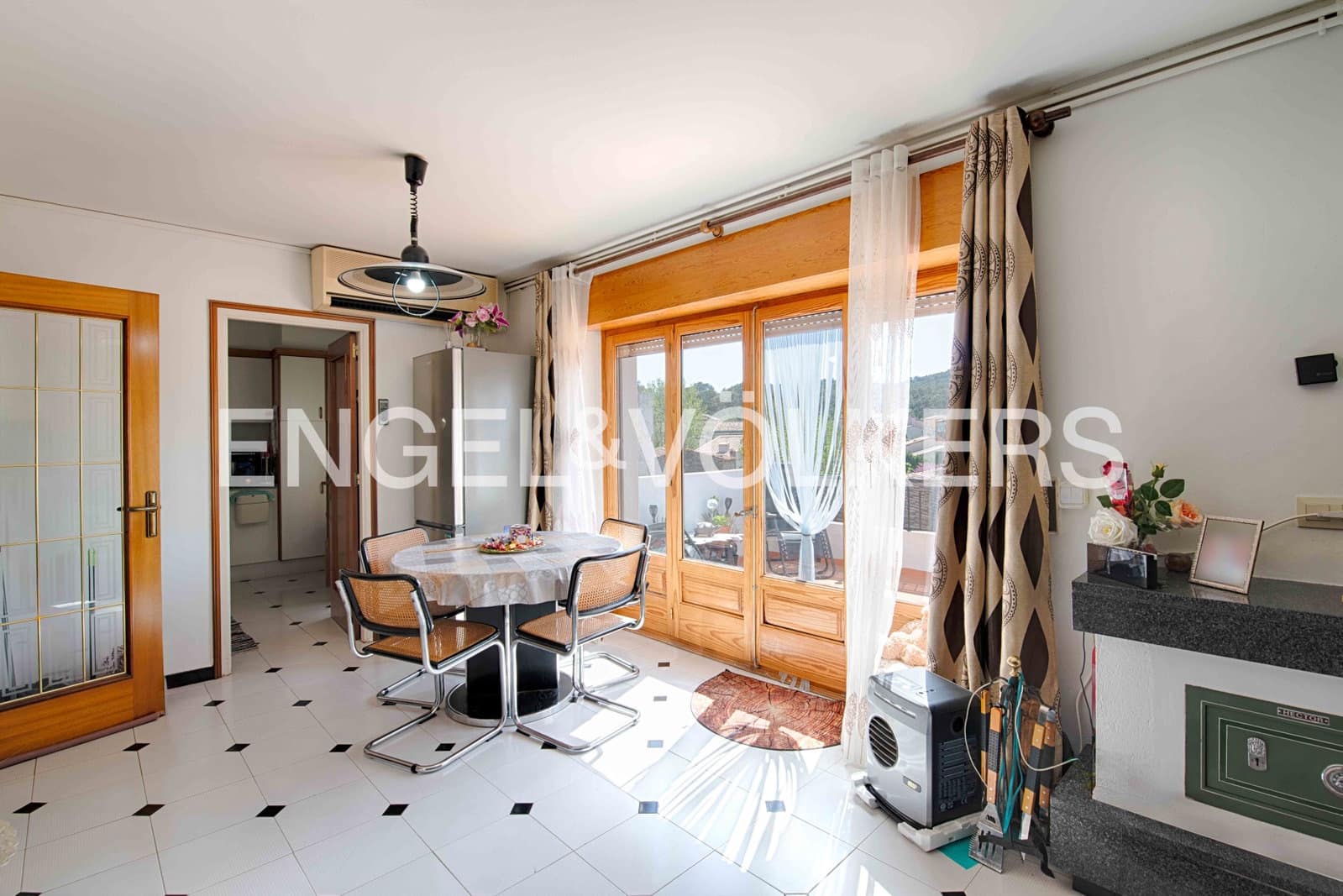6 bedroom Townhouse for sale in Darnius with garage - € 580,000 (Ref: 9925159)