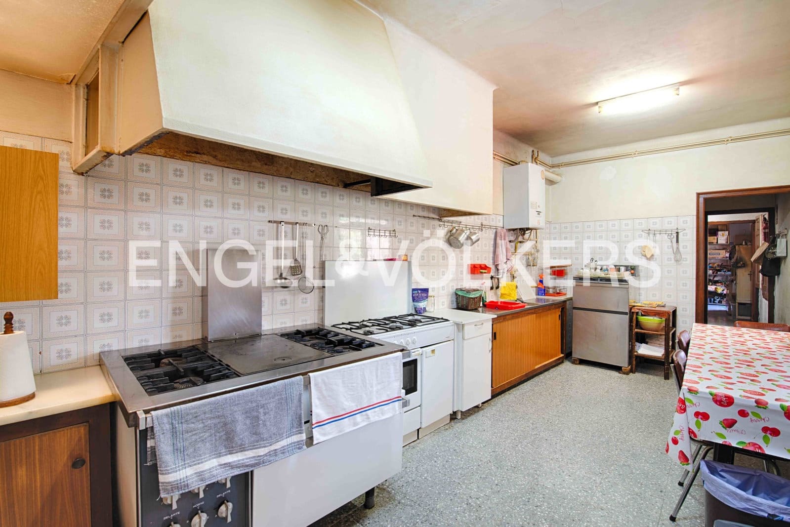 6 bedroom Townhouse for sale in Darnius with garage - € 580,000 (Ref: 9925159)