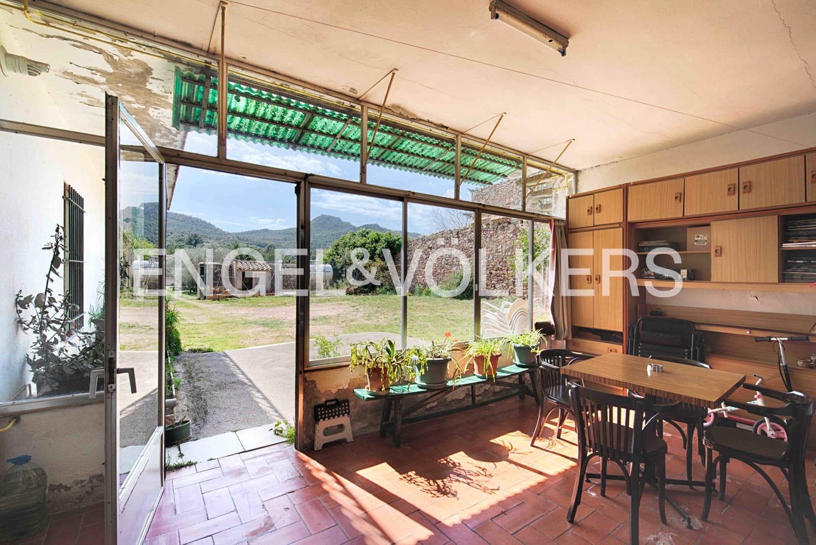 6 bedroom Townhouse for sale in Darnius with garage - € 580,000 (Ref: 9925159)