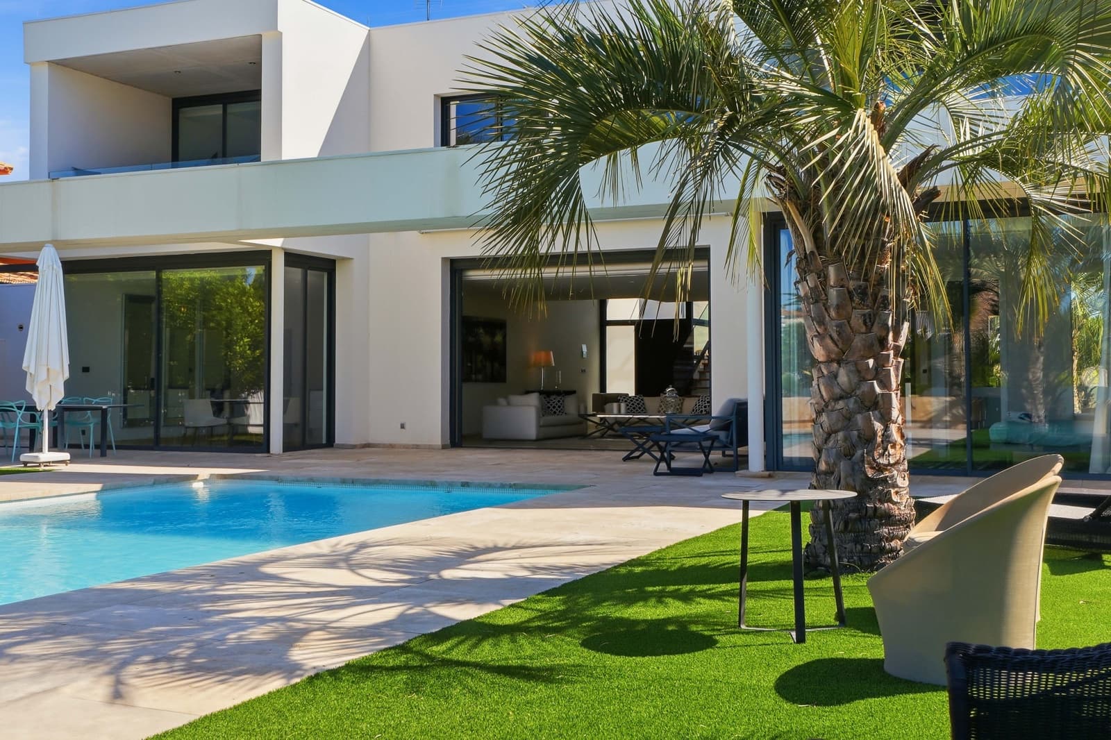 4 bedroom Villa for sale in Empuriabrava with pool - € 2,995,000 (Ref: 9944858)