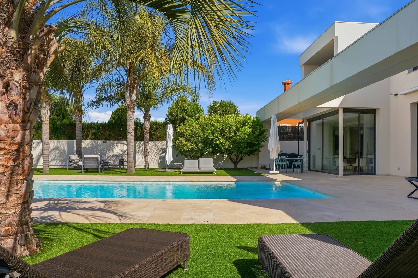 4 bedroom Villa for sale in Empuriabrava with pool - € 2,995,000 (Ref: 9944858)