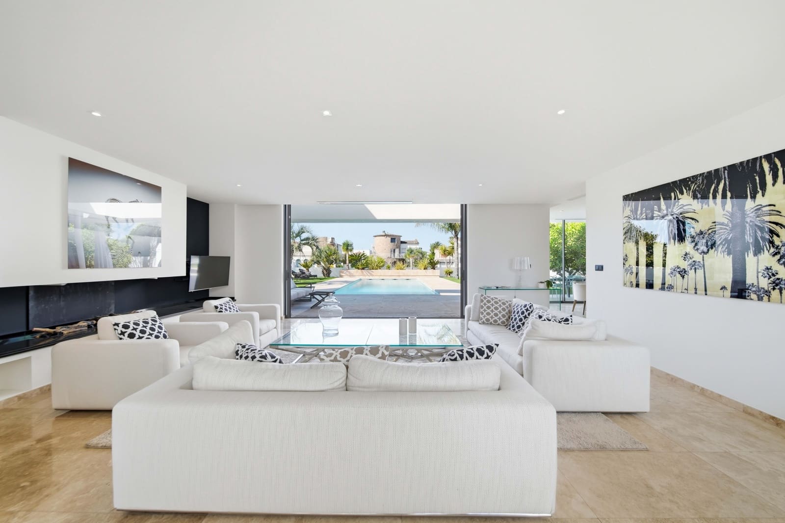 4 bedroom Villa for sale in Empuriabrava with pool - € 2,995,000 (Ref: 9944858)