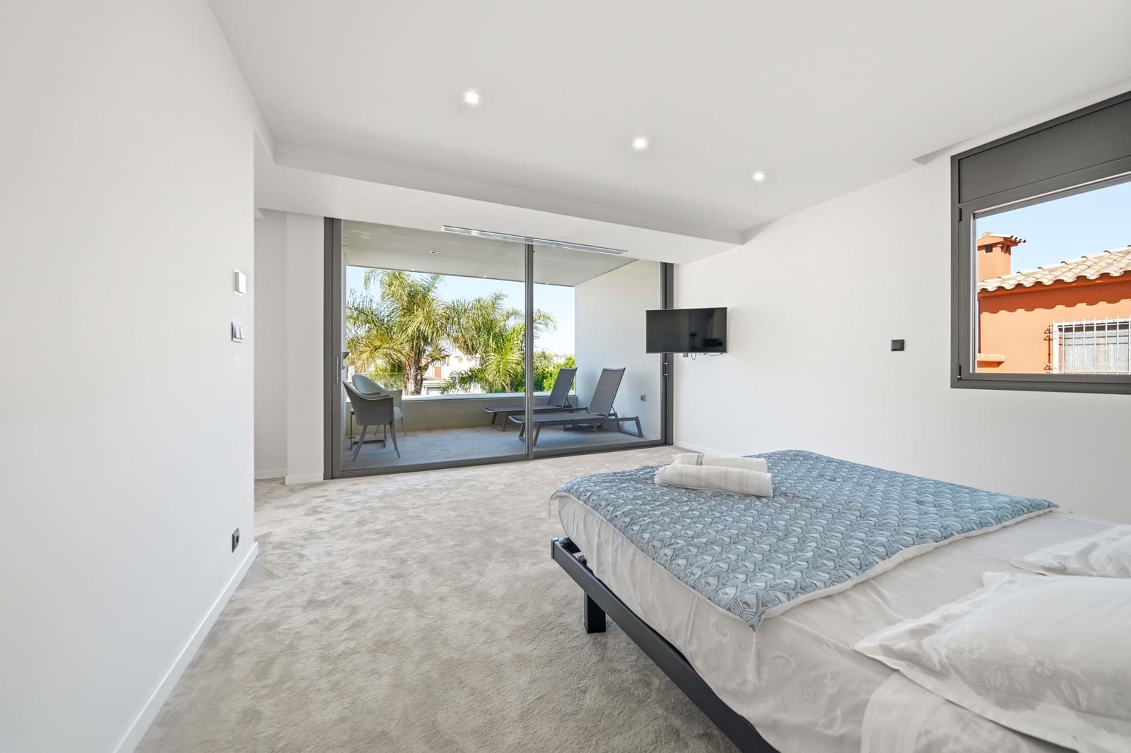 4 bedroom Villa for sale in Empuriabrava with pool - € 2,995,000 (Ref: 9944858)