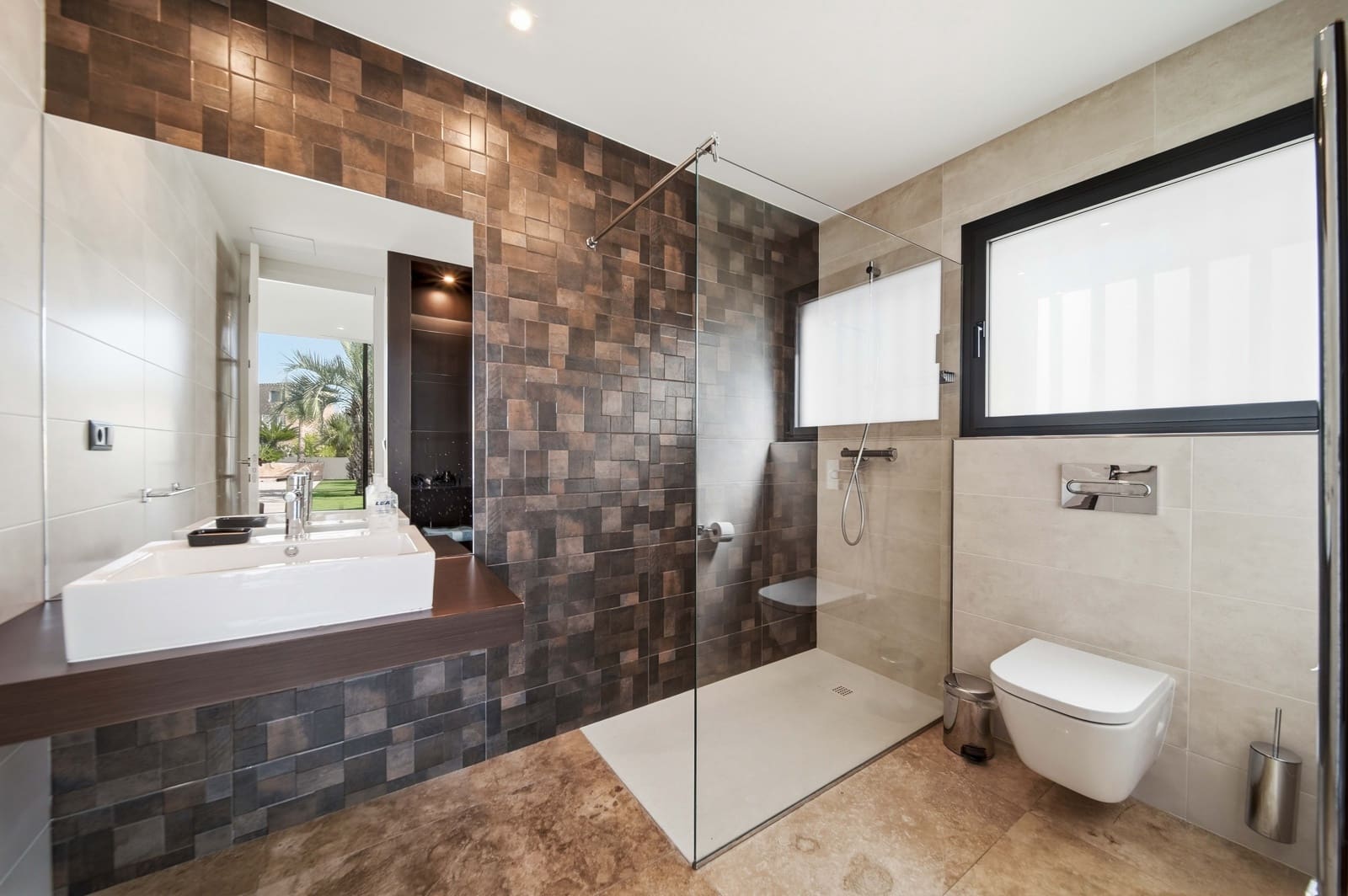 4 bedroom Villa for sale in Empuriabrava with pool - € 2,995,000 (Ref: 9944858)