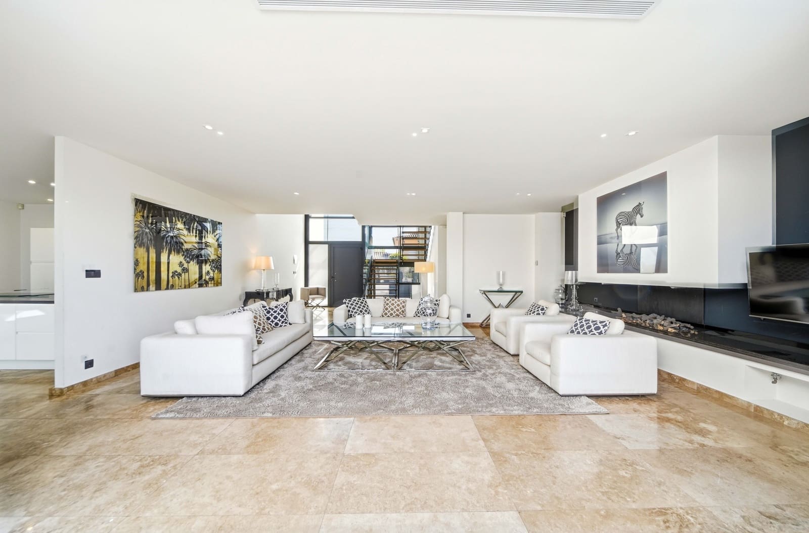 4 bedroom Villa for sale in Empuriabrava with pool - € 2,995,000 (Ref: 9944858)