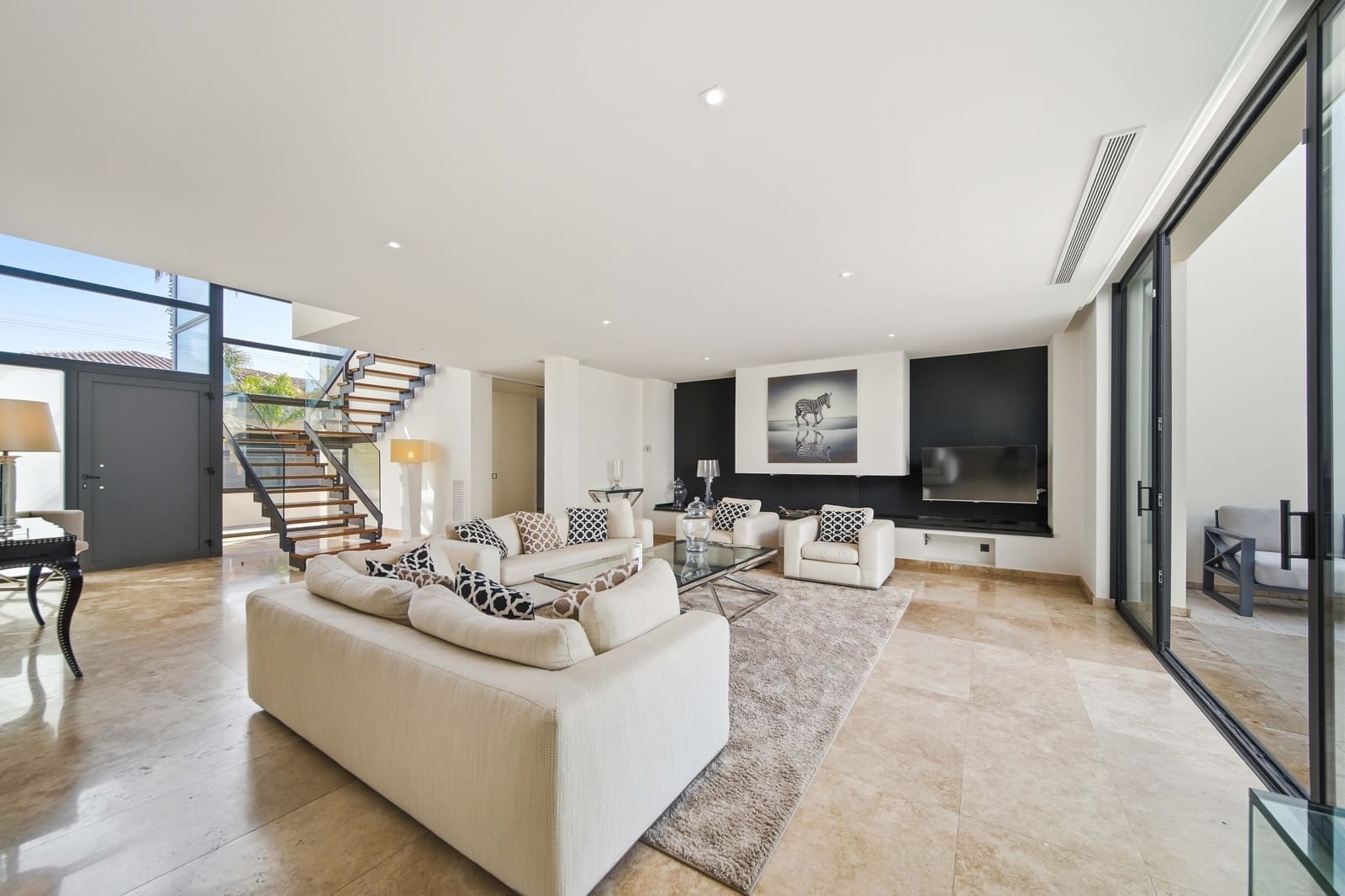 4 bedroom Villa for sale in Empuriabrava with pool - € 2,995,000 (Ref: 9944858)
