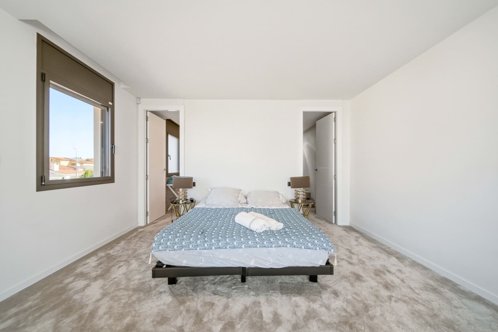 4 bedroom Villa for sale in Empuriabrava with pool - € 2,995,000 (Ref: 9944858)