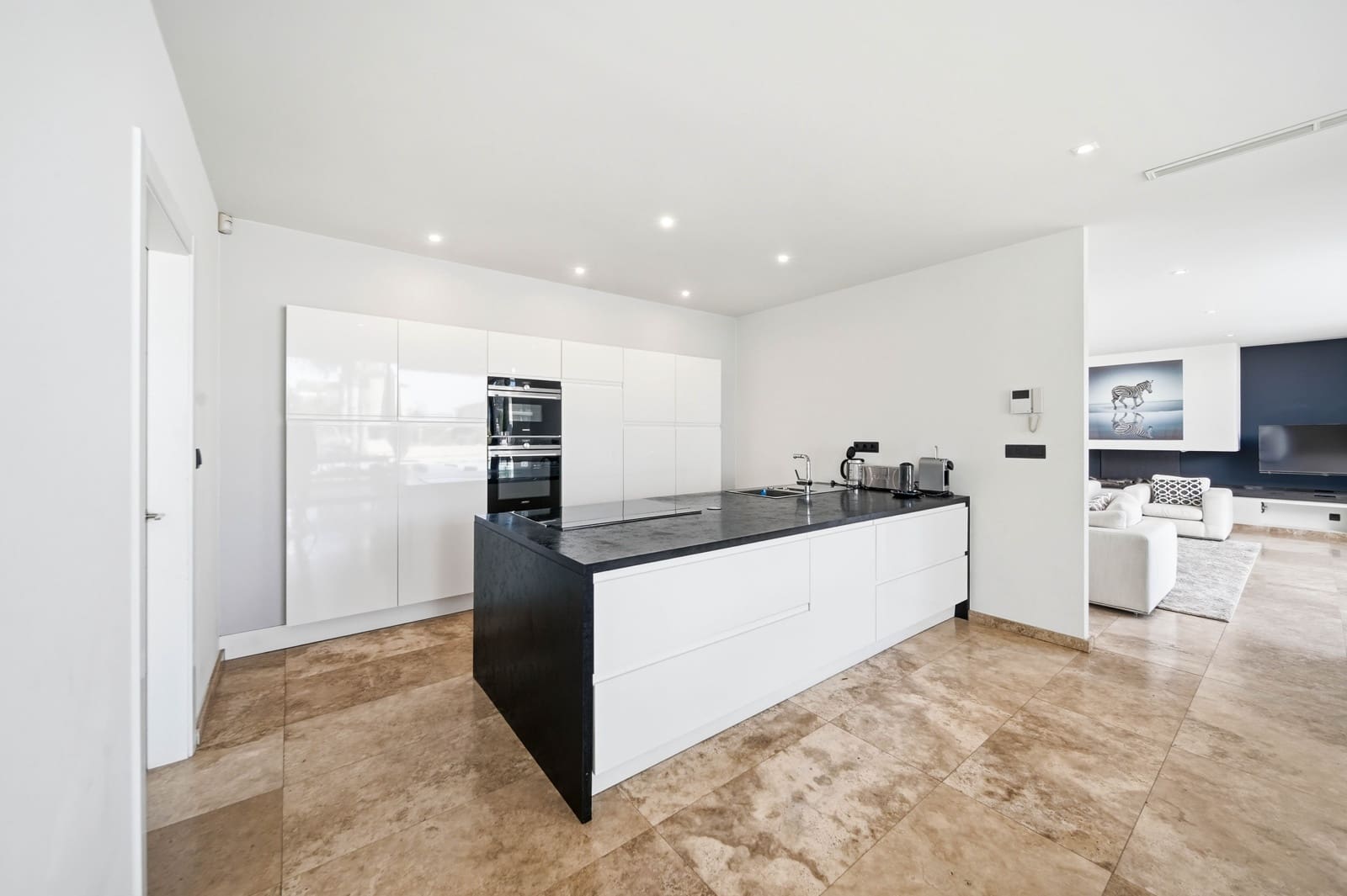 4 bedroom Villa for sale in Empuriabrava with pool - € 2,995,000 (Ref: 9944858)