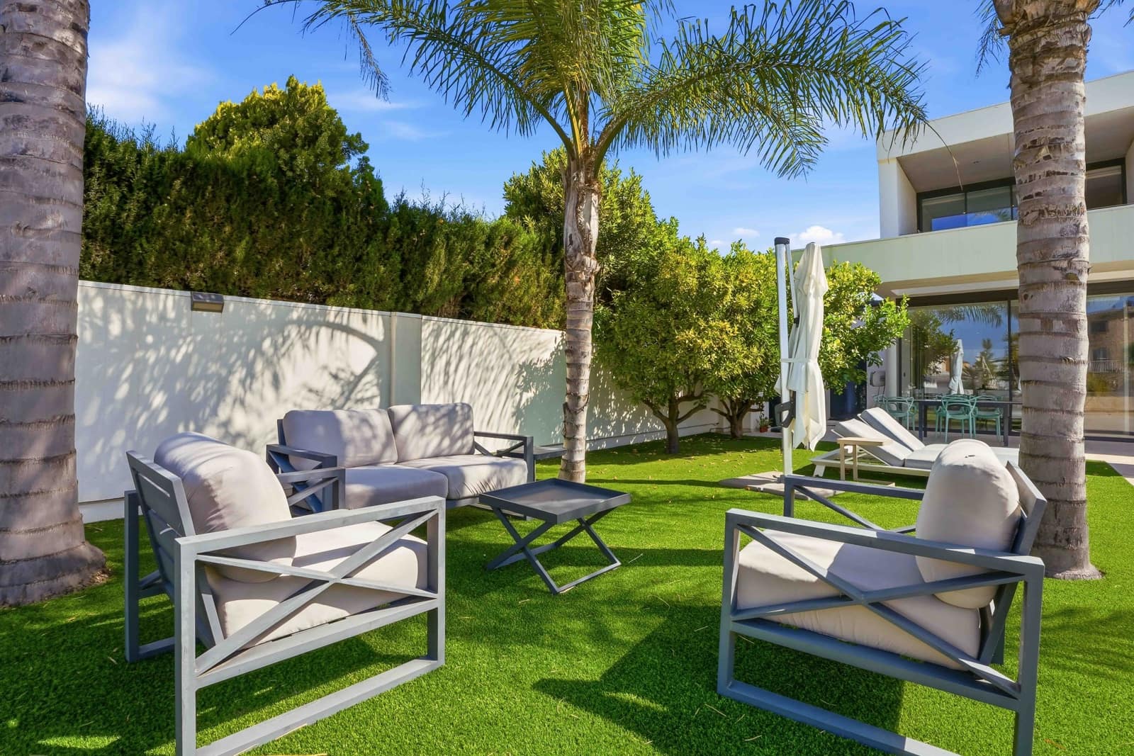 4 bedroom Villa for sale in Empuriabrava with pool - € 2,995,000 (Ref: 9944858)