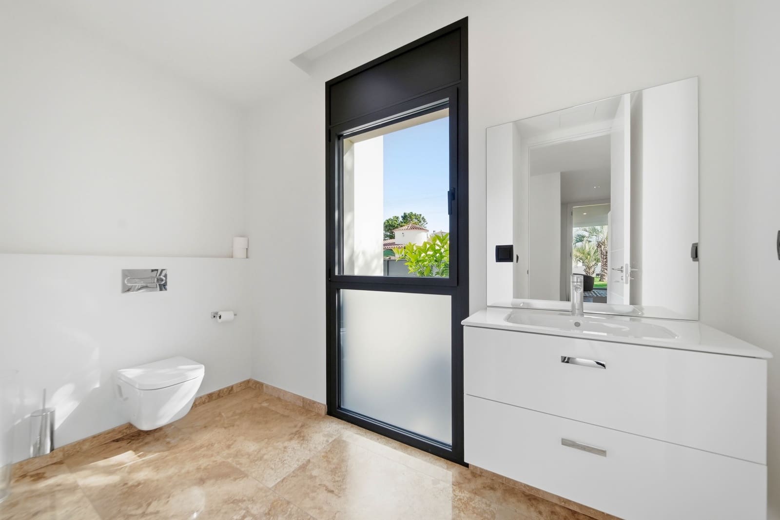 4 bedroom Villa for sale in Empuriabrava with pool - € 2,995,000 (Ref: 9944858)