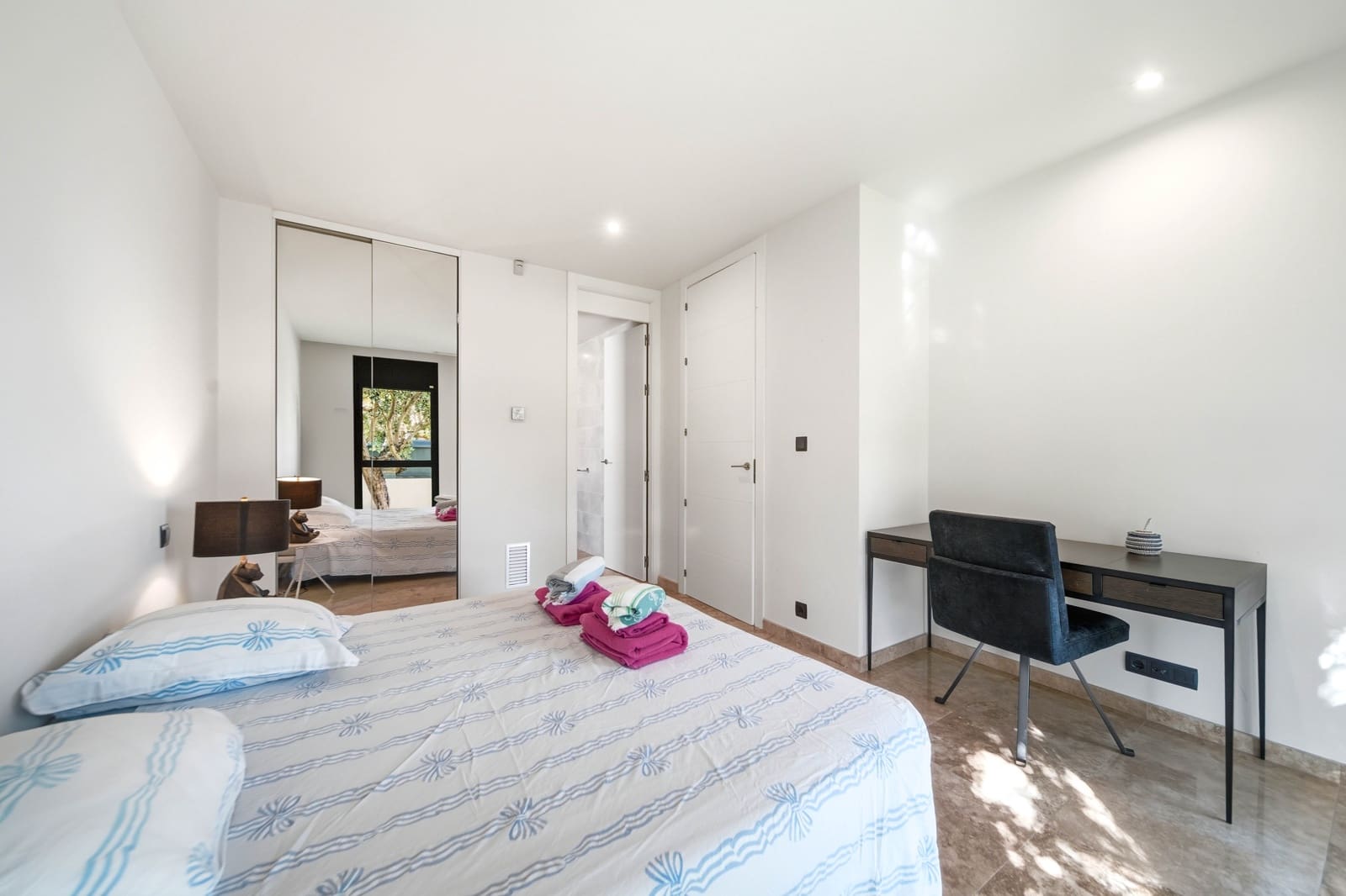 4 bedroom Villa for sale in Empuriabrava with pool - € 2,995,000 (Ref: 9944858)