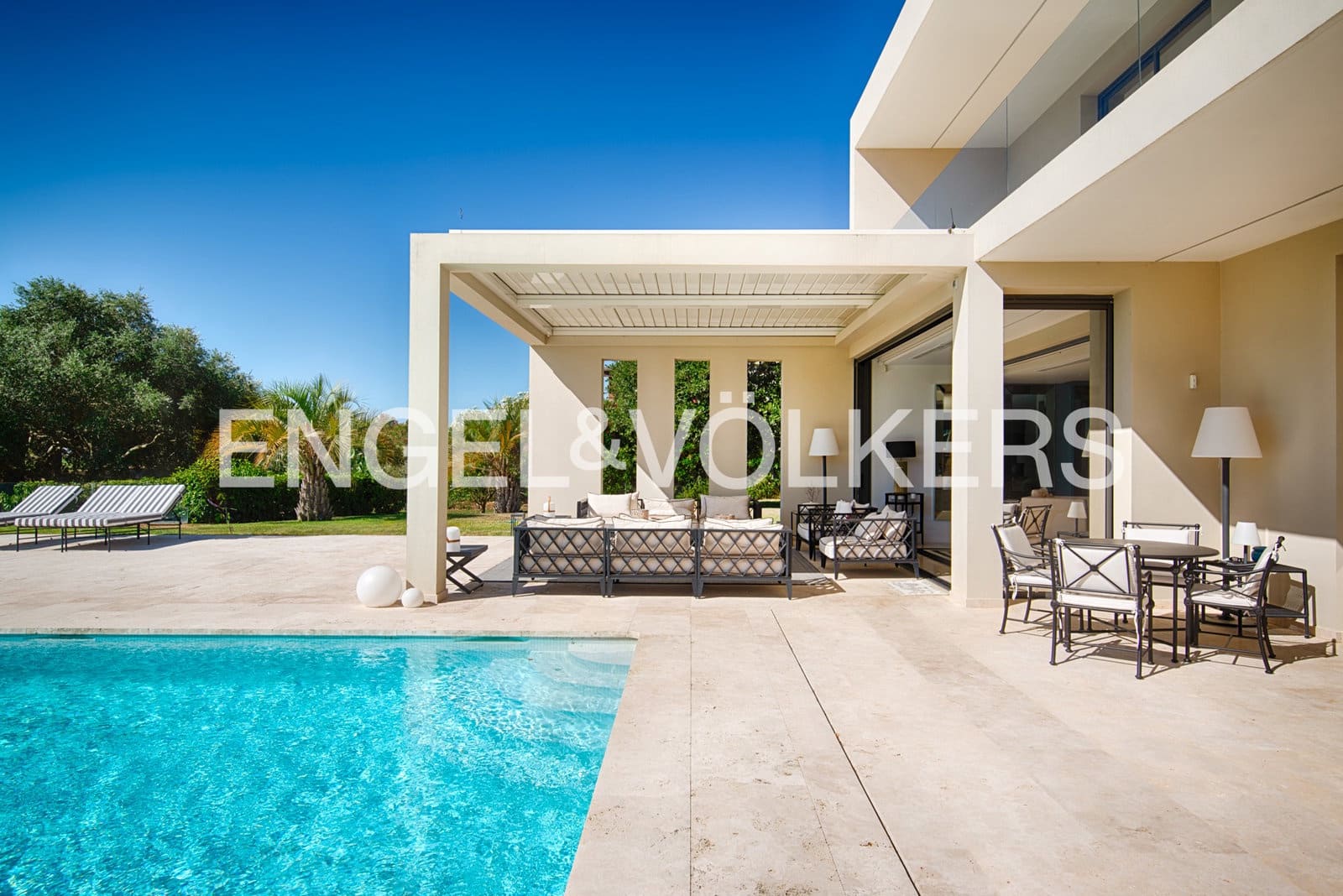 4 bedroom Villa for sale in Peralada with pool garage - € 2,199,000 (Ref: 9946337)