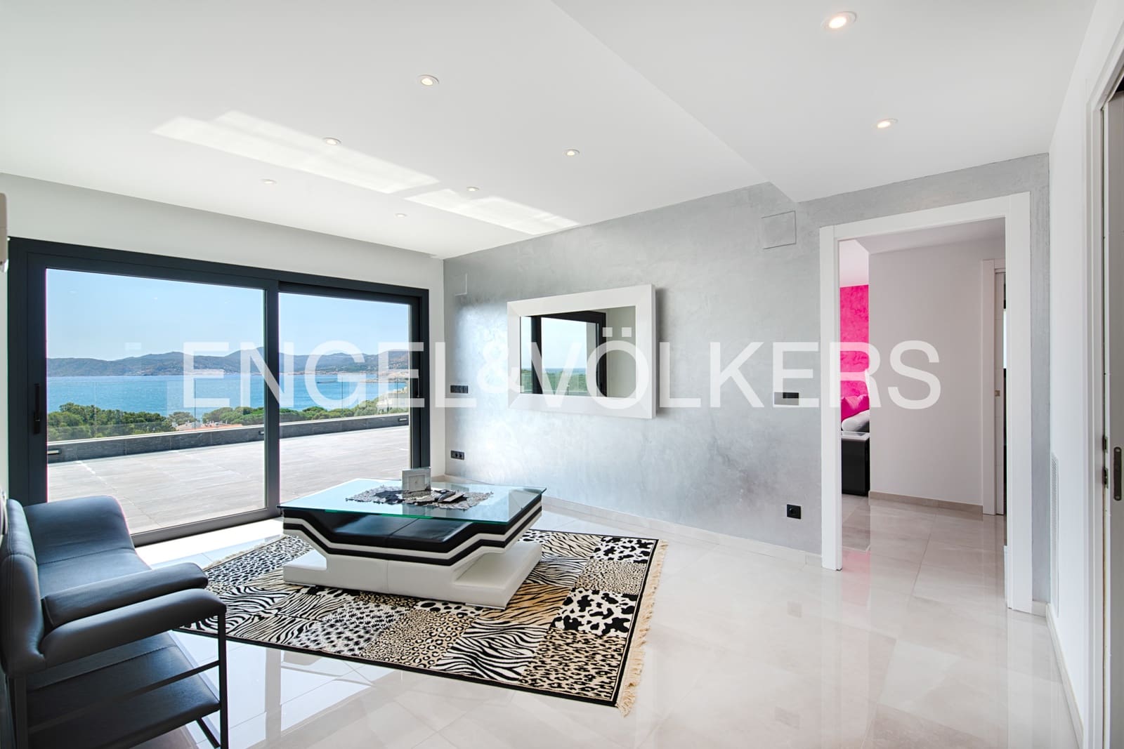4 soveværelse Villa til salg i Llanca med swimmingpool garage - € 1.995.000 (Ref: 9946626)