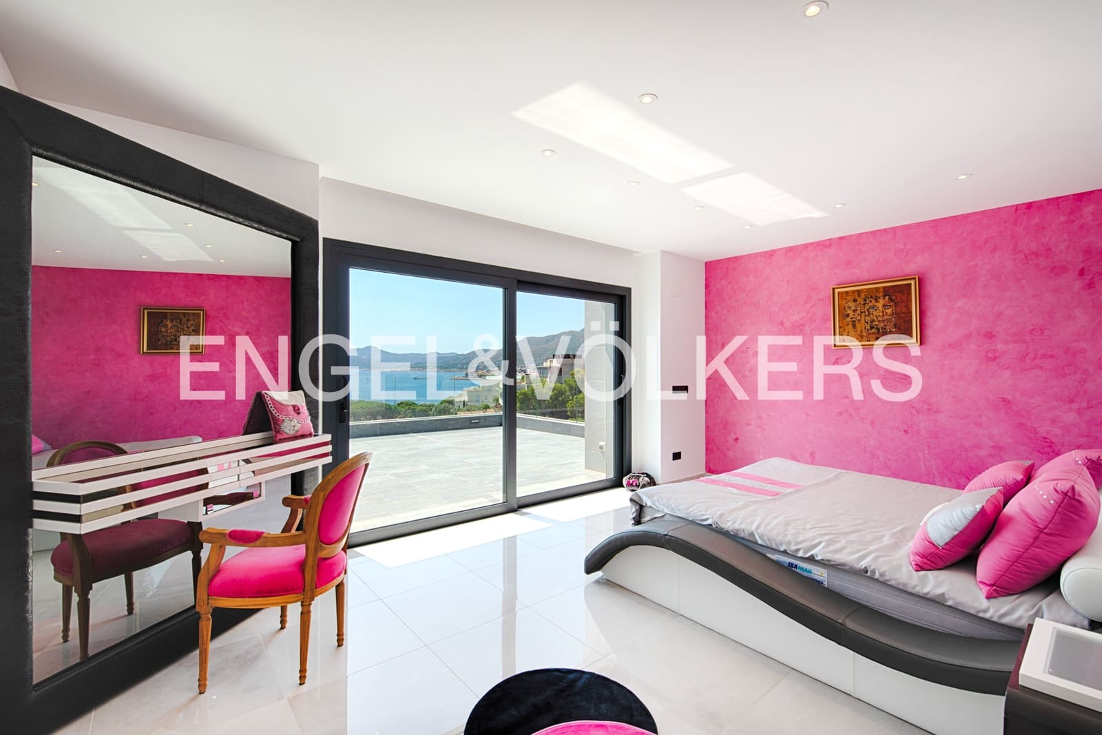 4 soveværelse Villa til salg i Llanca med swimmingpool garage - € 1.995.000 (Ref: 9946626)