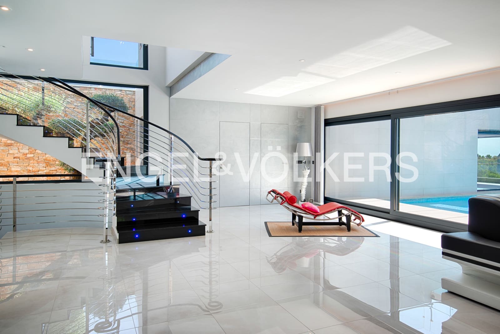 4 soveværelse Villa til salg i Llanca med swimmingpool garage - € 1.995.000 (Ref: 9946626)