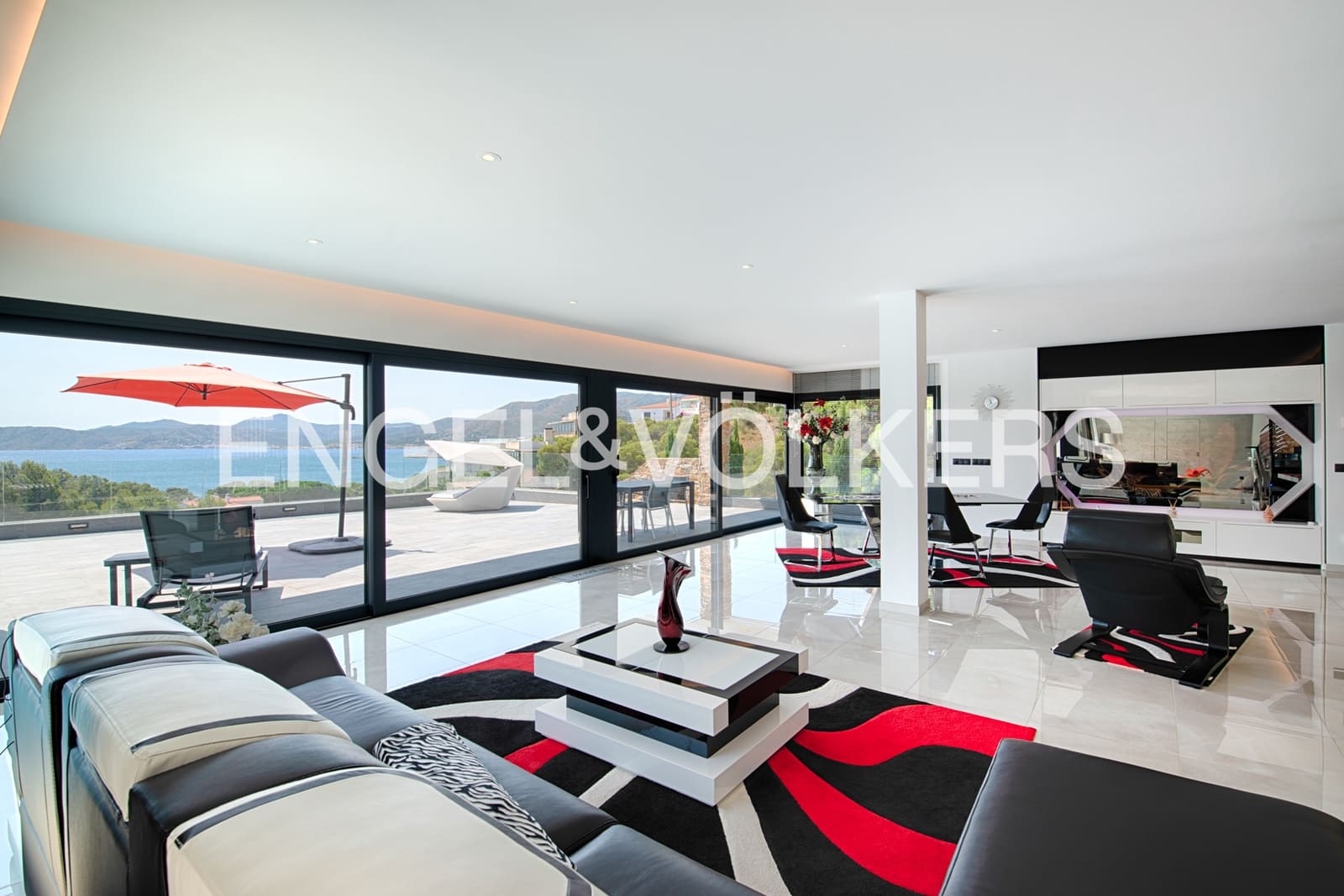 4 soveværelse Villa til salg i Llanca med swimmingpool garage - € 1.995.000 (Ref: 9946626)