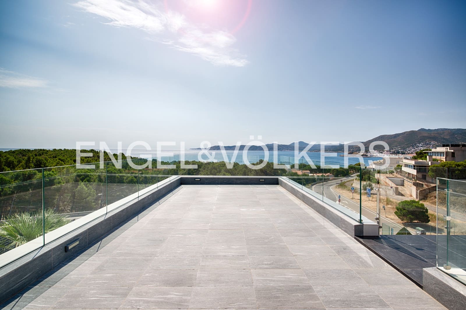 4 soveværelse Villa til salg i Llanca med swimmingpool garage - € 1.995.000 (Ref: 9946626)