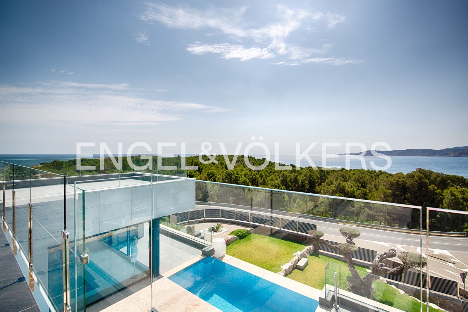 4 soveværelse Villa til salg i Llanca med swimmingpool garage - € 1.995.000 (Ref: 9946626)