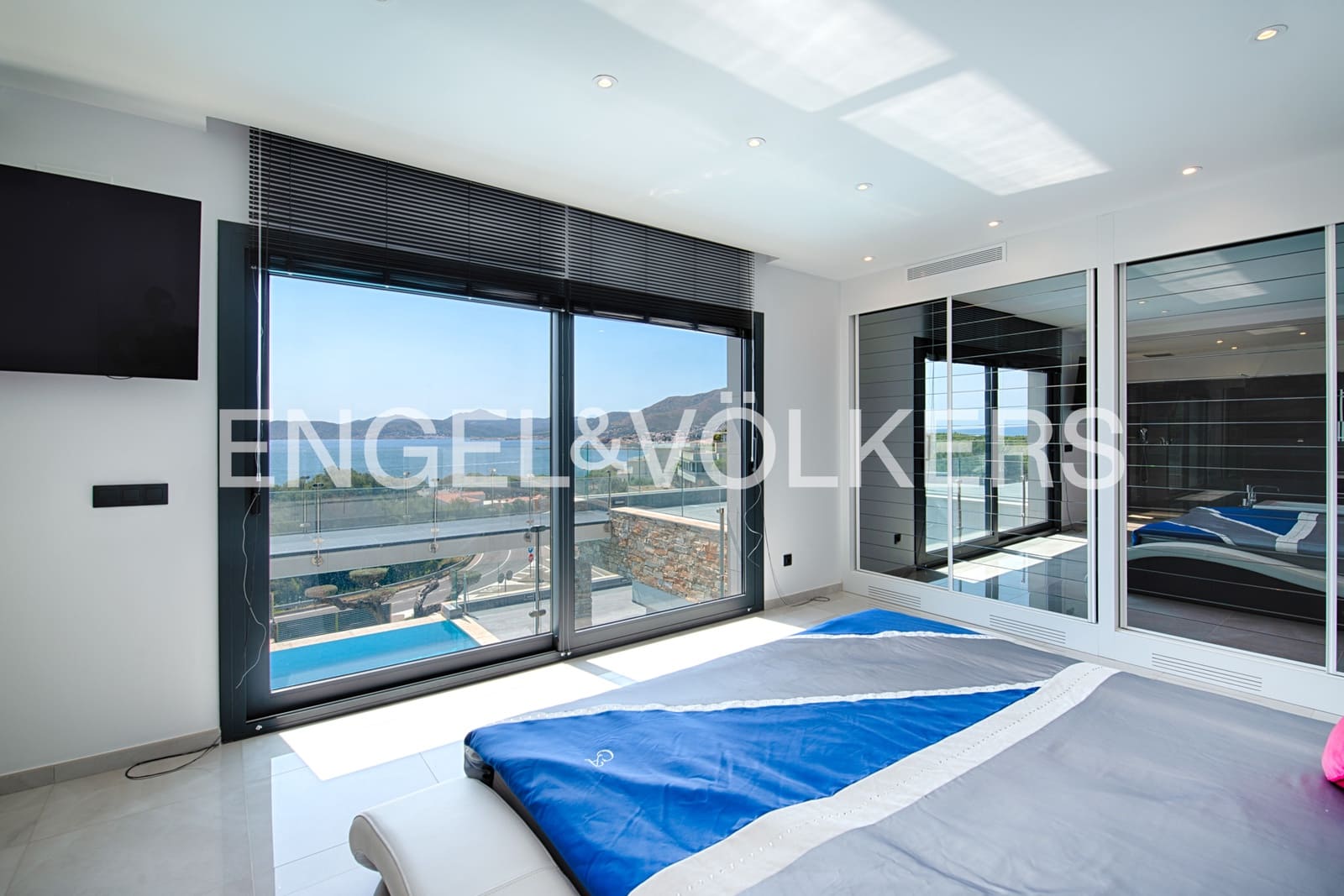 4 soveværelse Villa til salg i Llanca med swimmingpool garage - € 1.995.000 (Ref: 9946626)