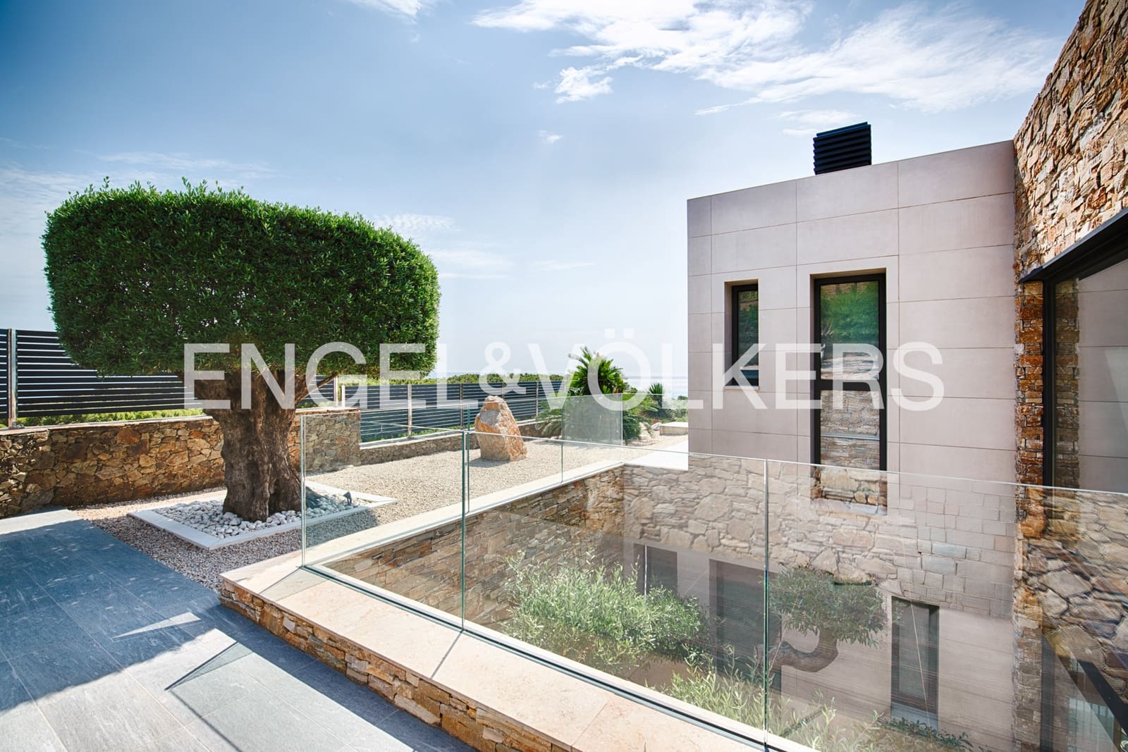 4 soveværelse Villa til salg i Llanca med swimmingpool garage - € 1.995.000 (Ref: 9946626)