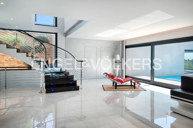 4 soveværelse Villa til salg i Llançà med swimmingpool garage - € 1.995.000 (Ref: 9946626)