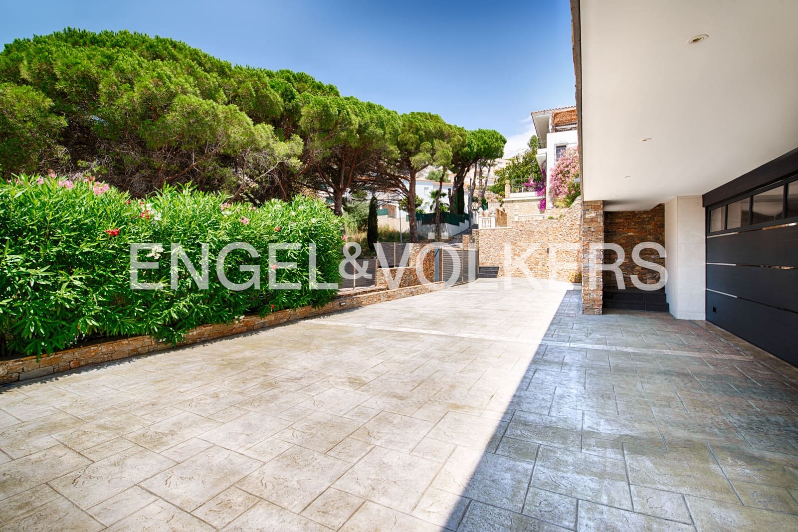 4 soveværelse Villa til salg i Llanca med swimmingpool garage - € 1.995.000 (Ref: 9946626)
