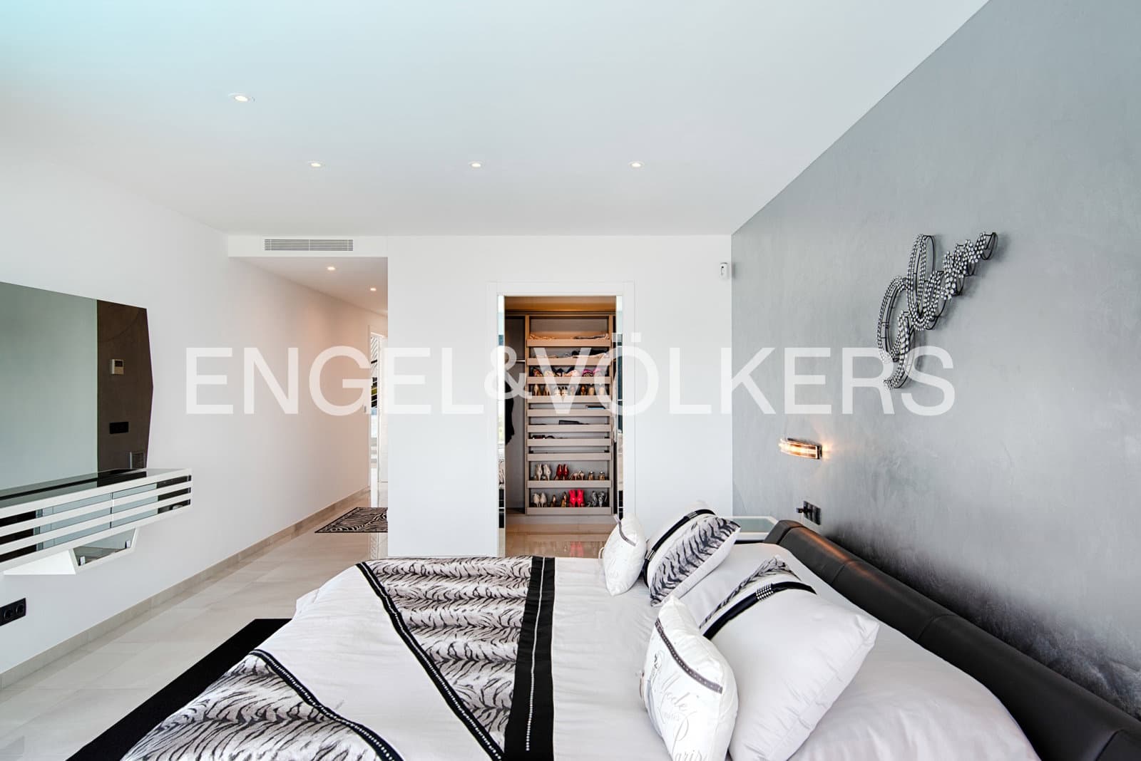 4 soveværelse Villa til salg i Llanca med swimmingpool garage - € 1.995.000 (Ref: 9946626)