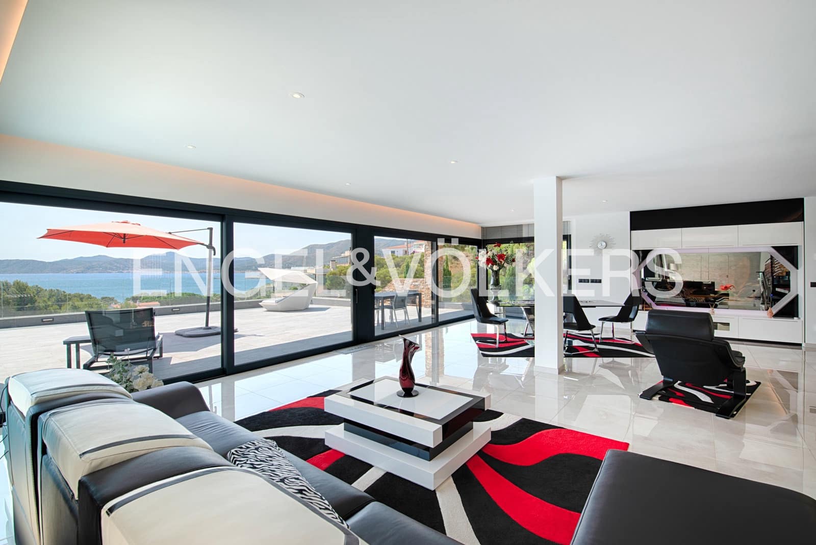 4 soveværelse Villa til salg i Llanca med swimmingpool garage - € 1.995.000 (Ref: 9946626)