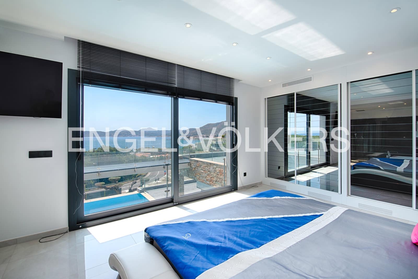 4 soveværelse Villa til salg i Llanca med swimmingpool garage - € 1.995.000 (Ref: 9946626)