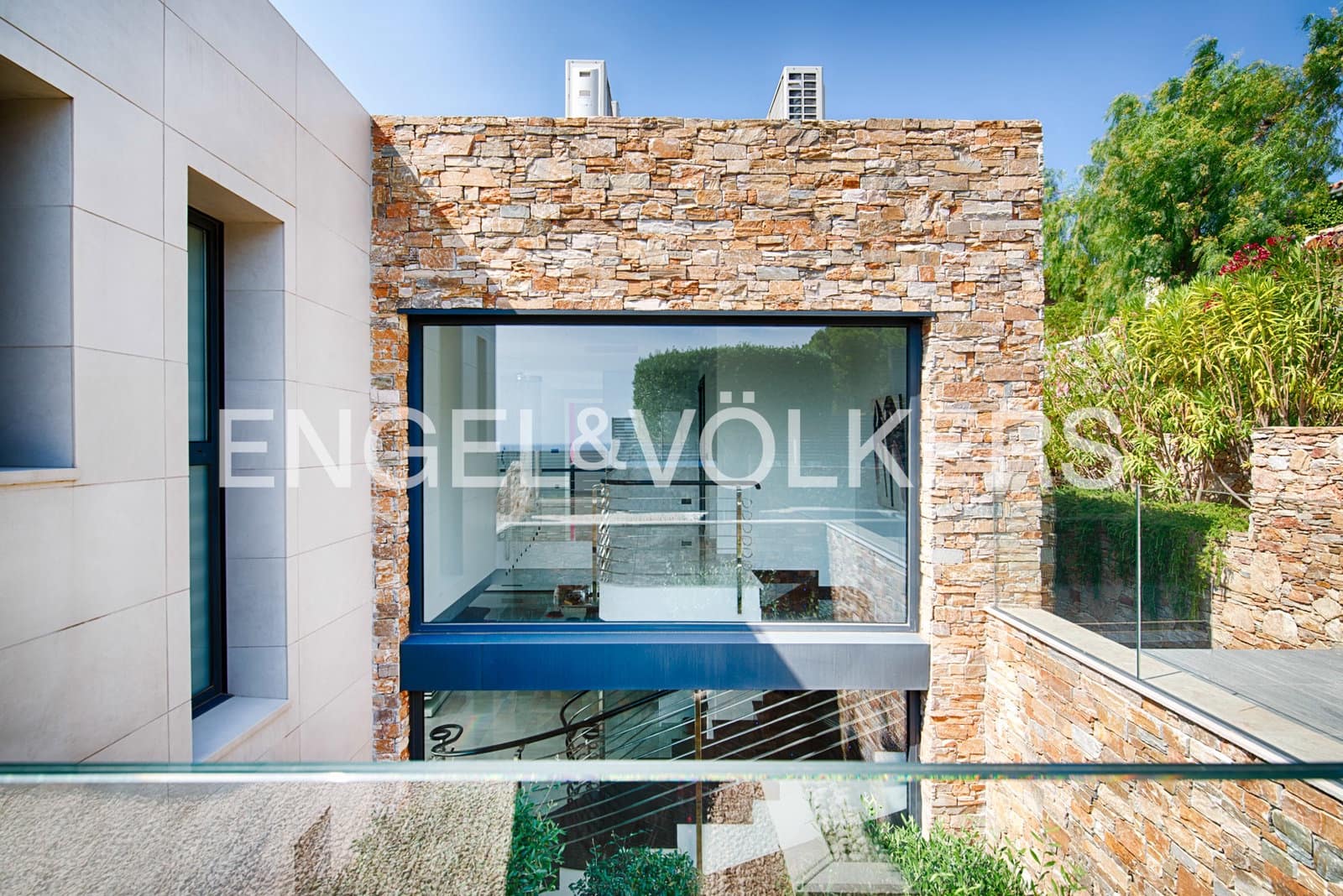4 soveværelse Villa til salg i Llanca med swimmingpool garage - € 1.995.000 (Ref: 9946626)