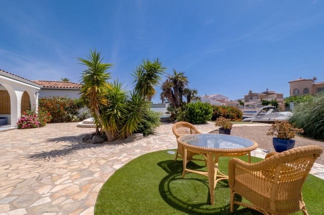 2 chambre Villa/Maison à vendre à Empuriabrava, Castelló d'Empúries avec piscine garage - 849 000 € (Ref: 9948585)