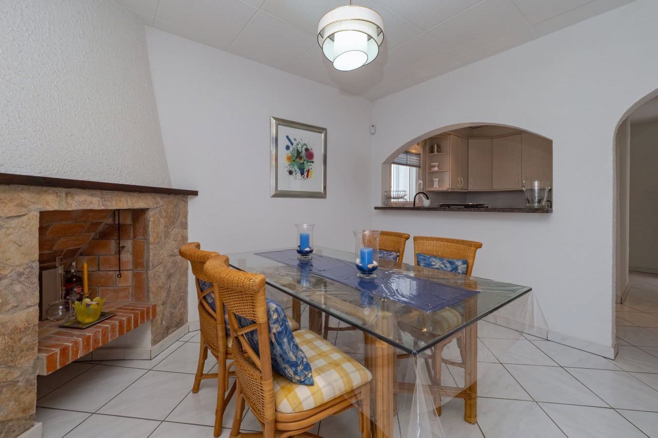2 bedroom Villa for sale in Empuriabrava with pool garage - € 849,000 (Ref: 9948585)
