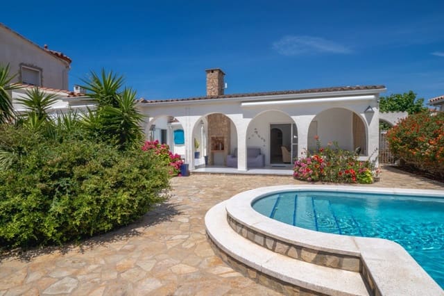 2 chambre Villa/Maison à vendre à Empuriabrava, Castelló d'Empúries avec piscine garage - 849 000 € (Ref: 9948585)