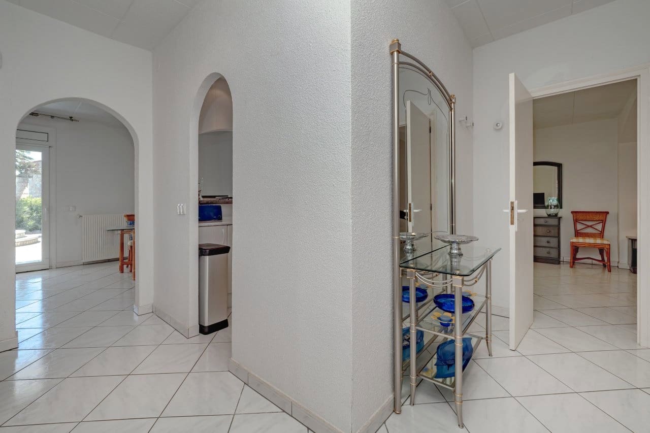 2 bedroom Villa for sale in Empuriabrava with pool garage - € 849,000 (Ref: 9948585)