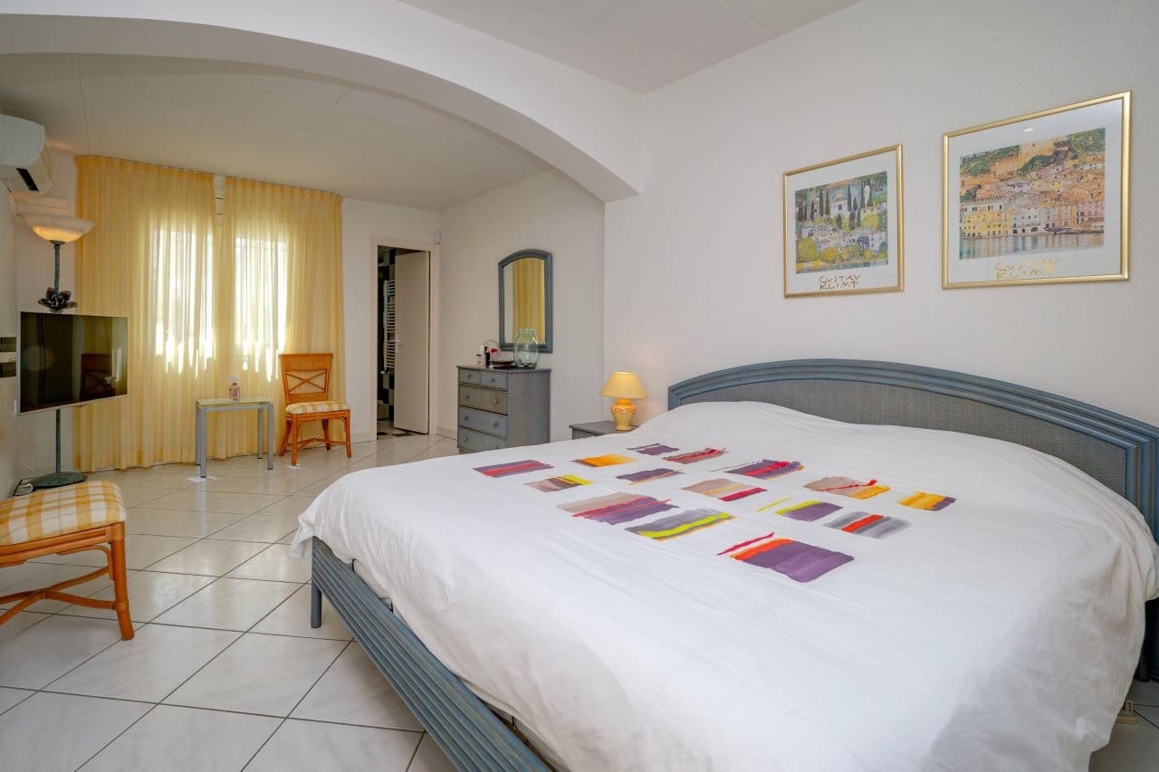 2 bedroom Villa for sale in Empuriabrava with pool garage - € 849,000 (Ref: 9948585)