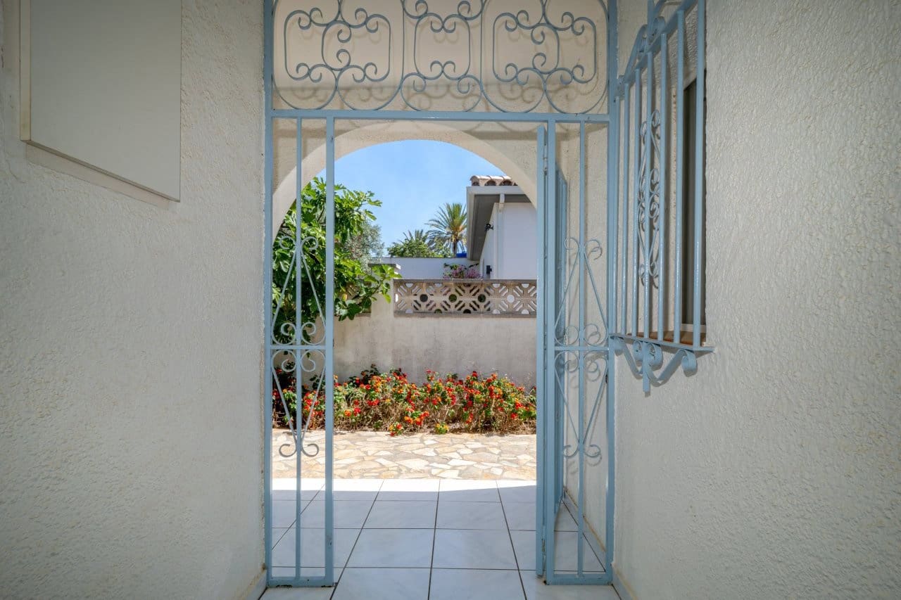 2 bedroom Villa for sale in Empuriabrava with pool garage - € 849,000 (Ref: 9948585)