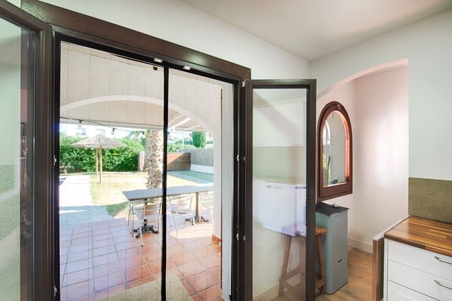 4 soveværelse Byhus til salg i Castelló d'Empúries med swimmingpool garage - € 445.000 (Ref: 9956229)