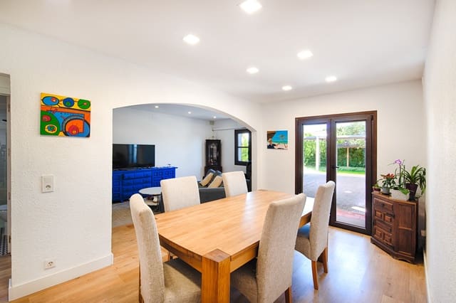 4 soveværelse Byhus til salg i Castelló d'Empúries med swimmingpool garage - € 445.000 (Ref: 9956229)