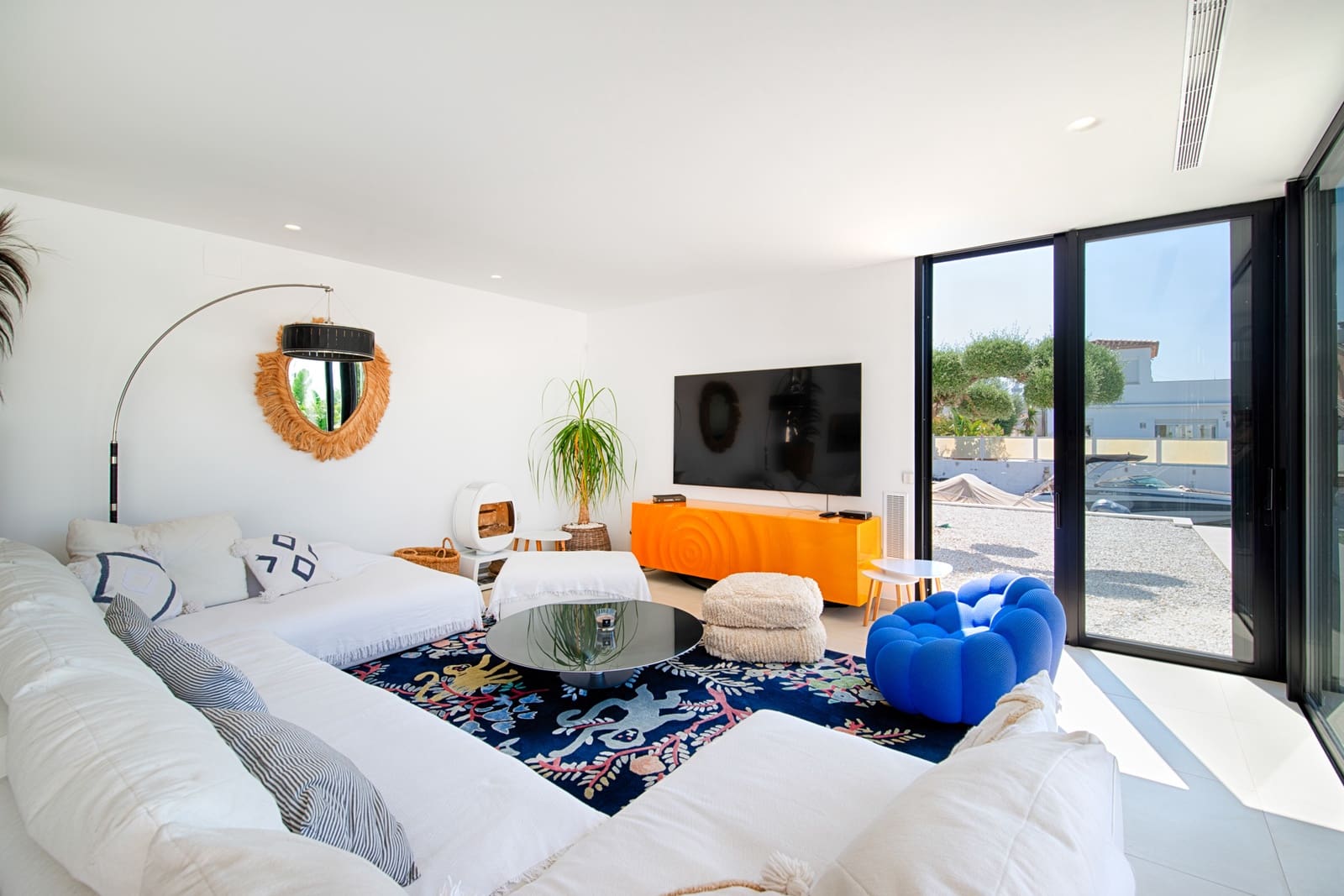 6 bedroom Villa for sale in Empuriabrava with pool garage - € 1,890,000 (Ref: 9956631)