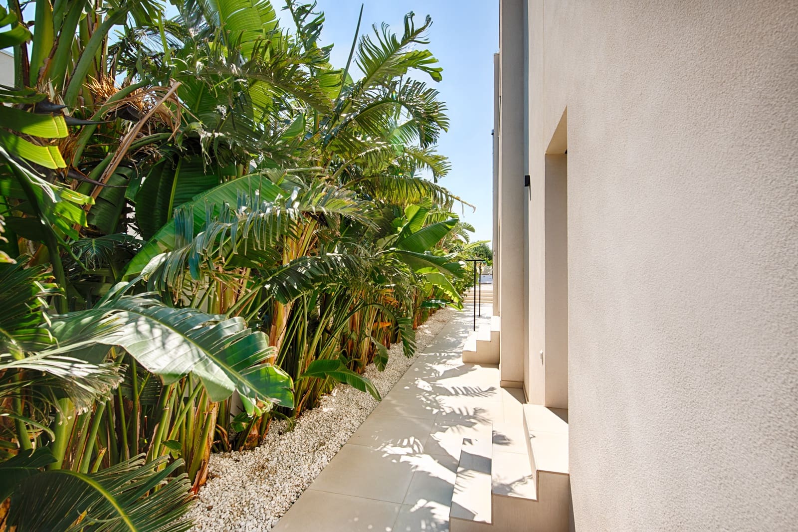6 bedroom Villa for sale in Empuriabrava with pool garage - € 1,890,000 (Ref: 9956631)